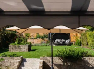 Garten mit Naturpool