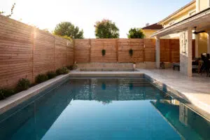 Terrassenbau mit Poolgestaltung