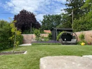 Garten mit Naturpool