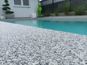 moderner Pool Garten